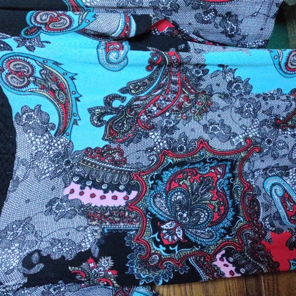 Cute Top Size Small - Picture 4 of 6